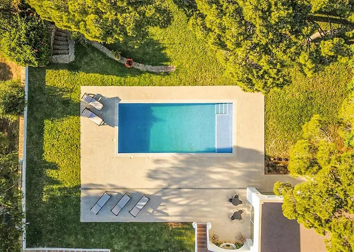 2 Bedroom Awesome In Marbella