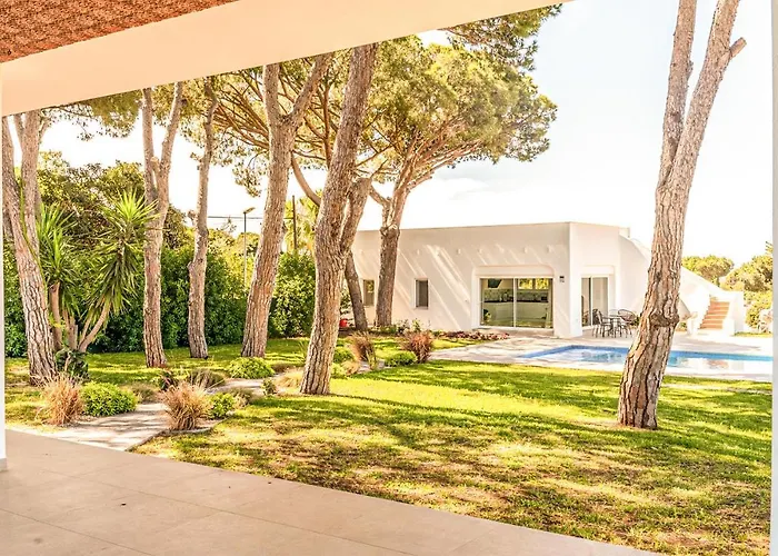 2 Bedroom Awesome In Holiday home *
